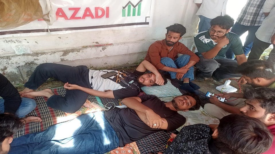 health of the students sitting on hunger strike in AMU deteriorated