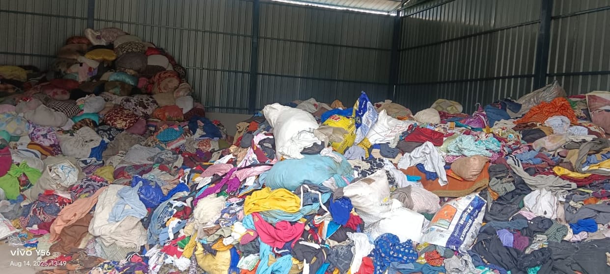 Bhopal: Plants for recycling old clothes are ready in Bhopal, waiting for electricity connection, piles of clo