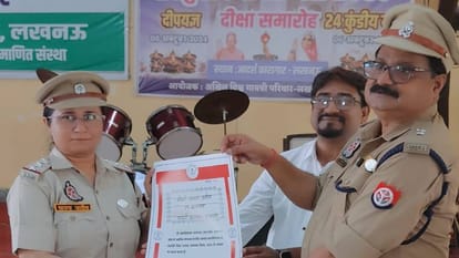 DG honoured jail officers and workers by giving them appreciation medals In Lucknow