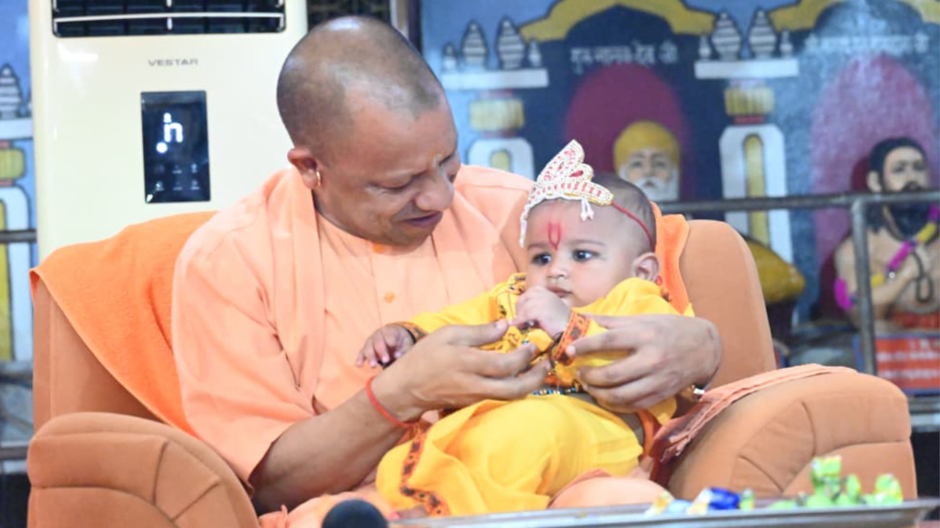 CM Yogi swung Laddu Gopal in a swing on the occasion of Janmashtami festival in Gorakhpur temple