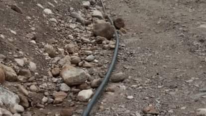 कुछ घरों में कनेक्शन तक नहीं है।