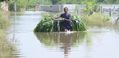 Kanpur Ganga is only 36 cm away from the danger mark water entered many areas keeping an eye on areas