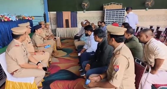 Kanpur Meeting of ADCP Traffic and petrol pump owners emphasis on no petrol no helmet campaign
