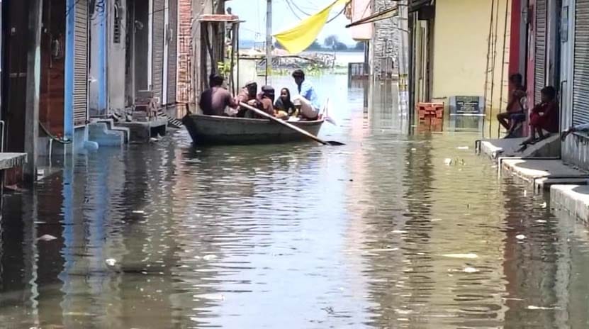 Kanpur Ganga is only 36 cm away from the danger mark water entered many areas keeping an eye on areas