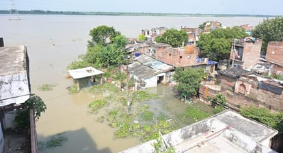 Kanpur Ganga is only 36 cm away from the danger mark water entered many areas keeping an eye on areas