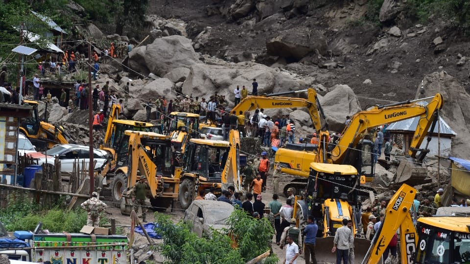 Kishtwar Cloudburst Bachni and Gudiya left death behind with a gap of two minutes Jammu and Kashmir