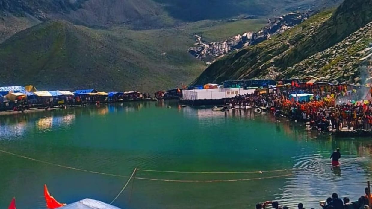 Manimahesh Yatra 20 thousand people took a holy dip during Chhota Shahi Snan Yatra officially begins
