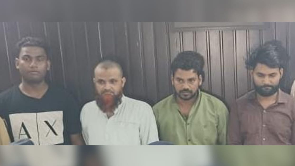Four miscreants arrested for selling SIM cards to cyber criminals after getting double KYC done in varanasi