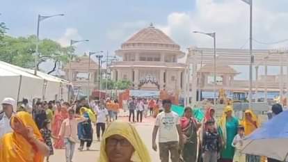 राम मंदिर में श्रद्धालुओं की भीड़