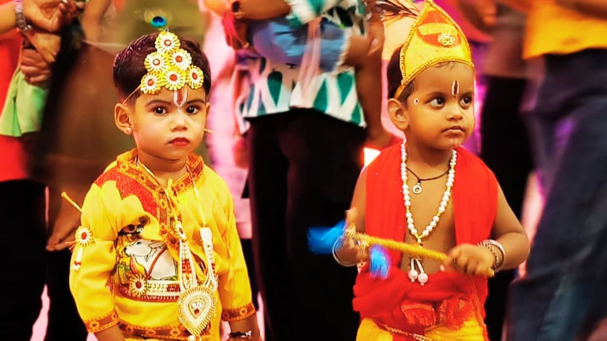 Janmashtami Citizens rejoiced in welcoming Makhan Chor streets echoed with hathi ghoda palki