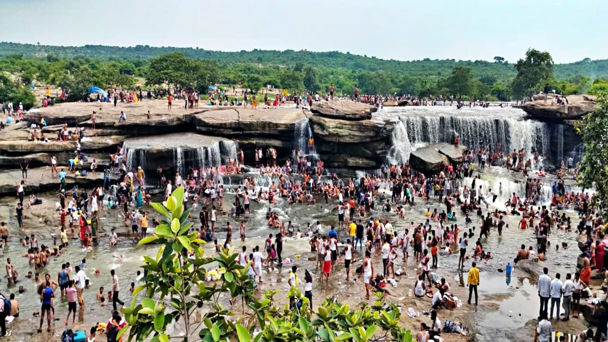 Sasaram: Chaos in Rahul Gandhi's public meeting lack of police force people enjoy holiday amidst waterfalls