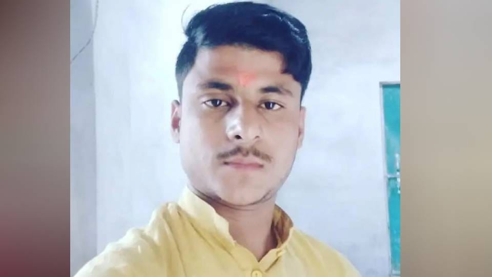 young man gone to attend Janmashtami festival at night In Gonda his body found in verandah of house in morning