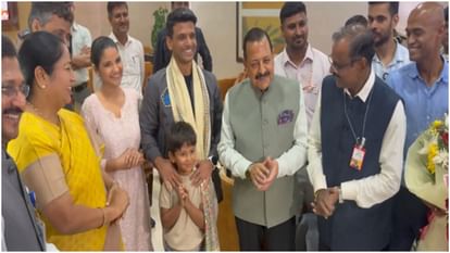Shubhanshu Shukla returns to India to a warm welcome After Space Travel See Photos Rekha Gupta Jitendra Singh