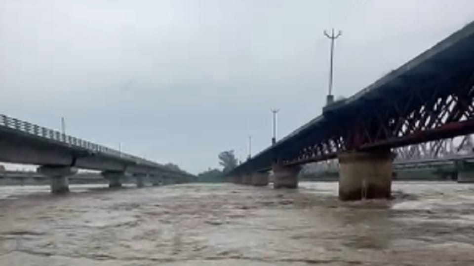 Saharanpur: 1,78,996 cusecs of water released from Hathnikund Barrage, Yamuna swelled due to heavy rains
