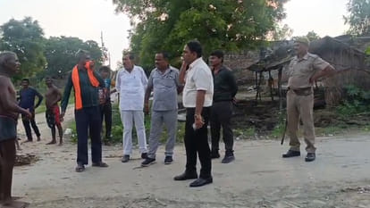 Kanpur: Ganga water level rises in Ganga Katri, Gaushala area of Domanpur area, SDM inspects
