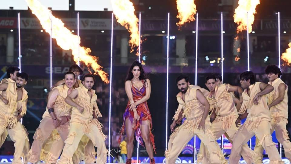 UP T20 League started with dance and song of Bollywood stars at Atal Bihari Ekana Stadium in Lucknow