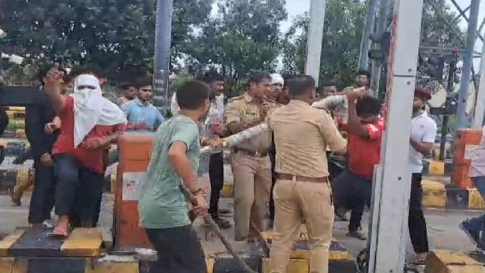 Massive Protest at Bhuni Toll Plaza in Meerut After Soldier Beaten Villagers Create Ruckus and Vandalize