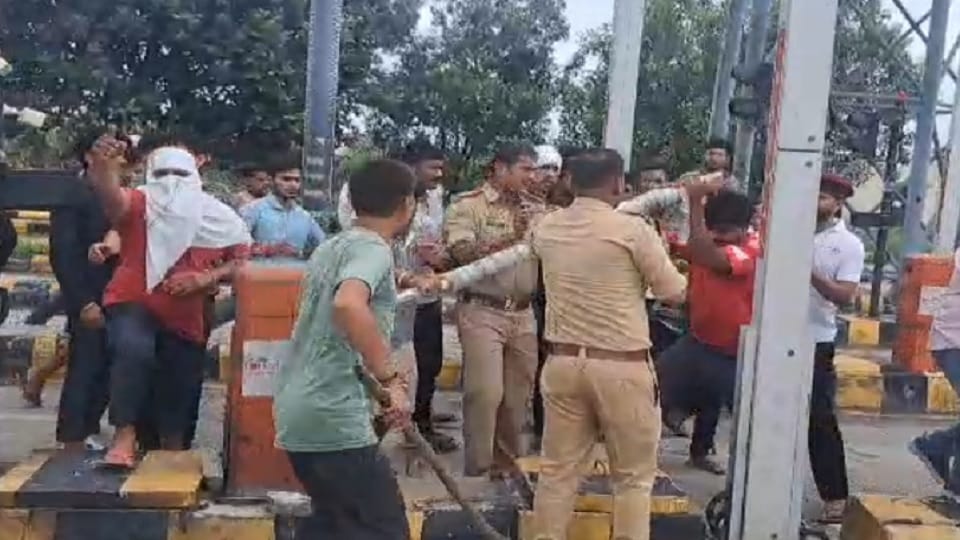 Massive Protest at Bhuni Toll Plaza in Meerut After Soldier Beaten Villagers Create Ruckus and Vandalize
