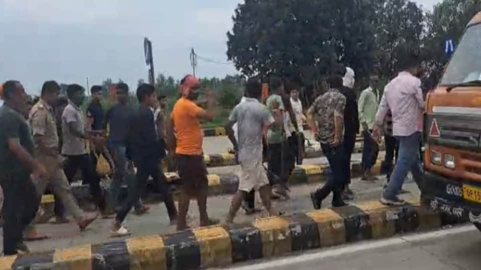 Massive Protest at Bhuni Toll Plaza in Meerut After Soldier Beaten Villagers Create Ruckus and Vandalize