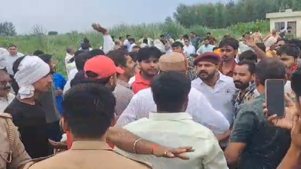 Massive Protest at Bhuni Toll Plaza in Meerut After Soldier Beaten Villagers Create Ruckus and Vandalize
