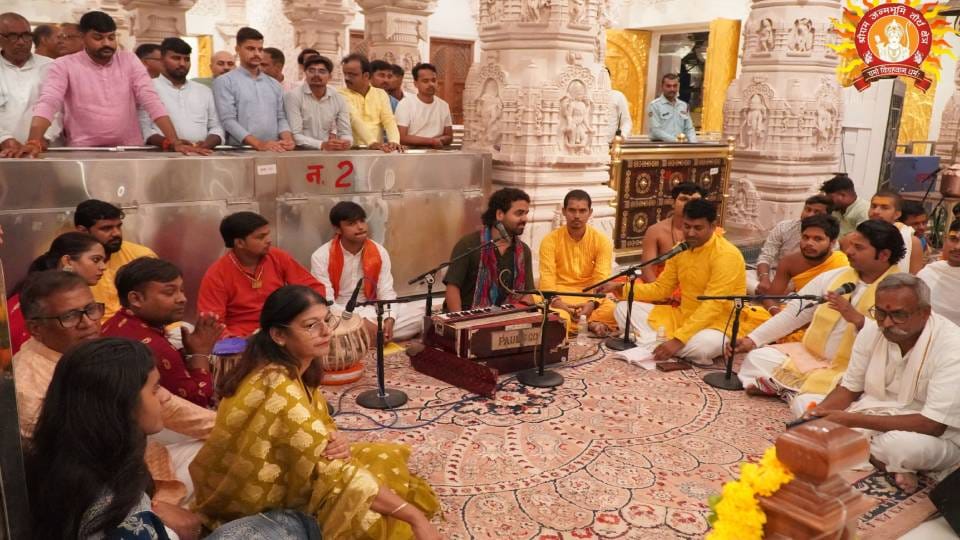 Ramlala temple doors opened at 12 midnight Janmashtami festival celebrated with great pomp in Ayodhya