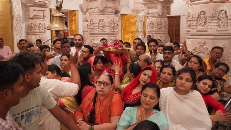 Ramlala temple doors opened at 12 midnight Janmashtami festival celebrated with great pomp in Ayodhya