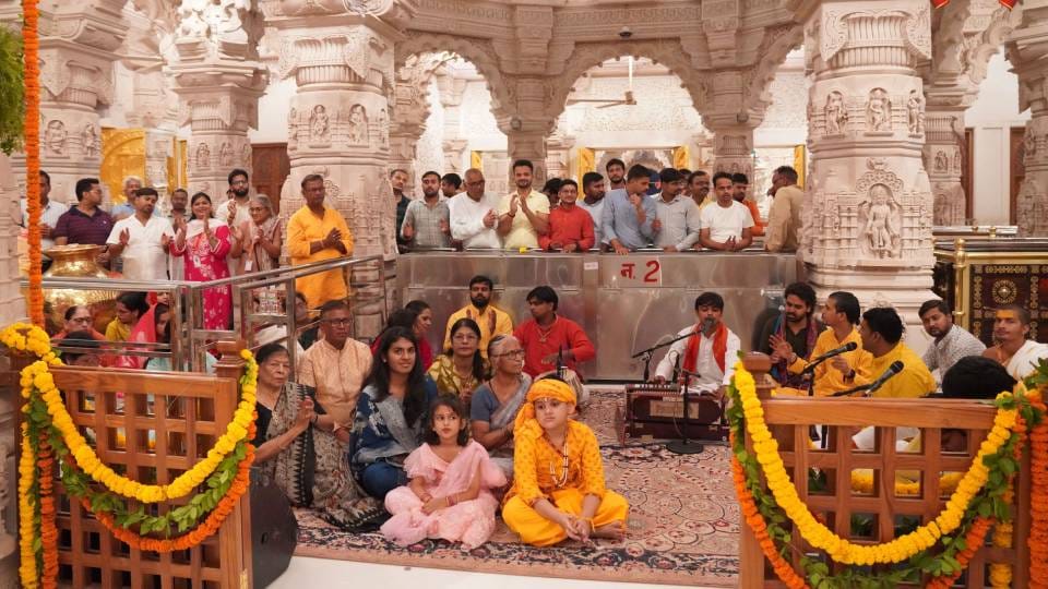 Ramlala temple doors opened at 12 midnight Janmashtami festival celebrated with great pomp in Ayodhya
