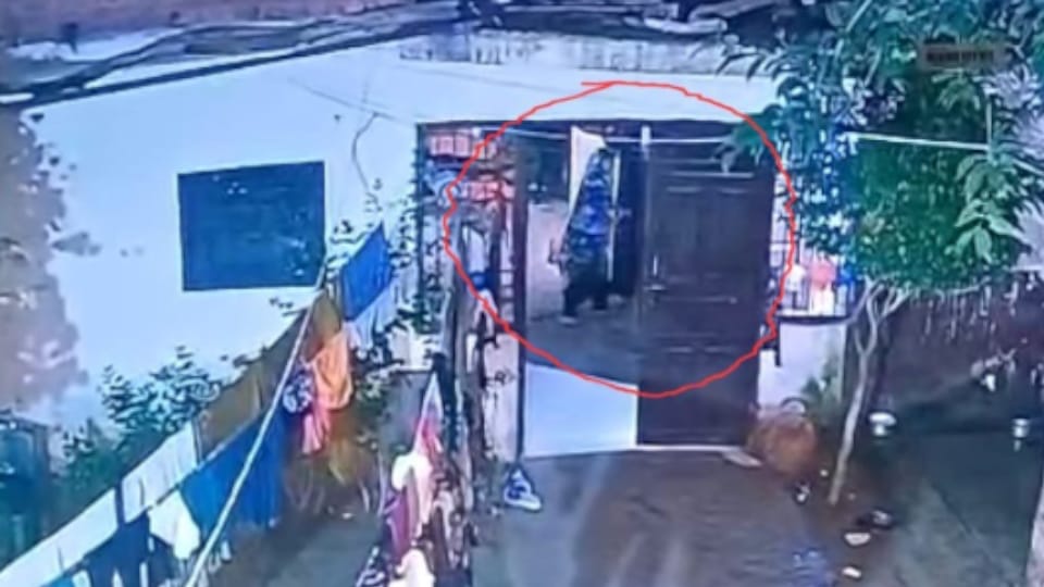 Teenager killed a Maulvi son by locking him in bed In Baghpat See Photos