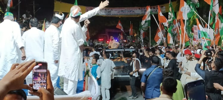 Bihar News: गया जी में राहुल गांधी की वोट अधिकार यात्रा, तेजस्वी यादव बोले- 'इन बेइमानों को सत्ता से हटाना है'