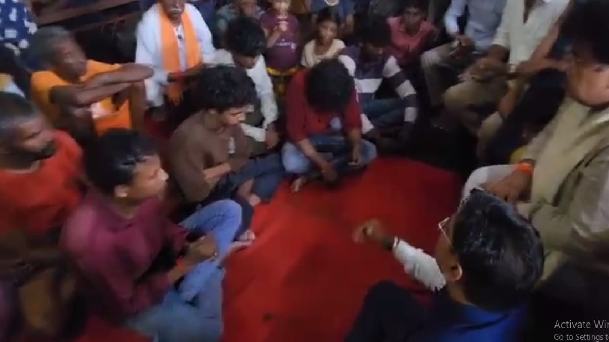 Mayor freed six youths from Dhamtari who were held hostage in Gujarat