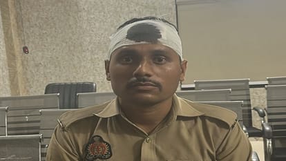 Agra News: भंडारे की सब्जी पर बवाल...पथराव से मची भगदड़; एक पुलिसकर्मी घायल Chaos over not providing vegetables in the storehouse, policeman injured in stone pelting