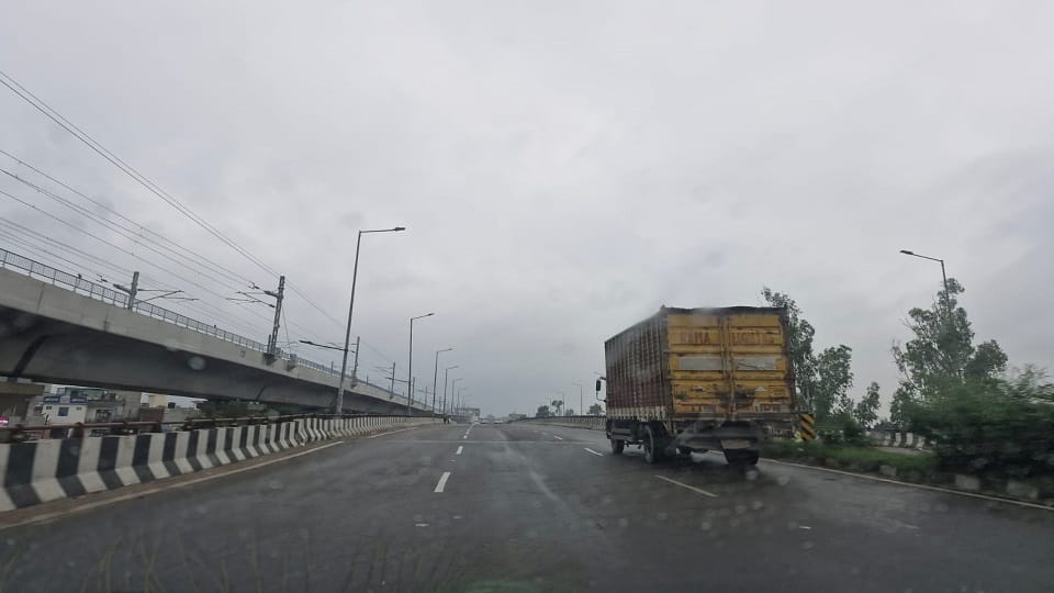 Meerut: Sawan-like rain in Bhado, weather pleasant due to rain since morning, problem due to waterlogging