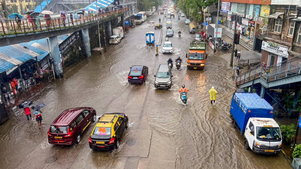 Mumbai Weather Forecast Today: Schools and Colleges Closed, Heavy Rainfall Orange and Red Alerts Issued