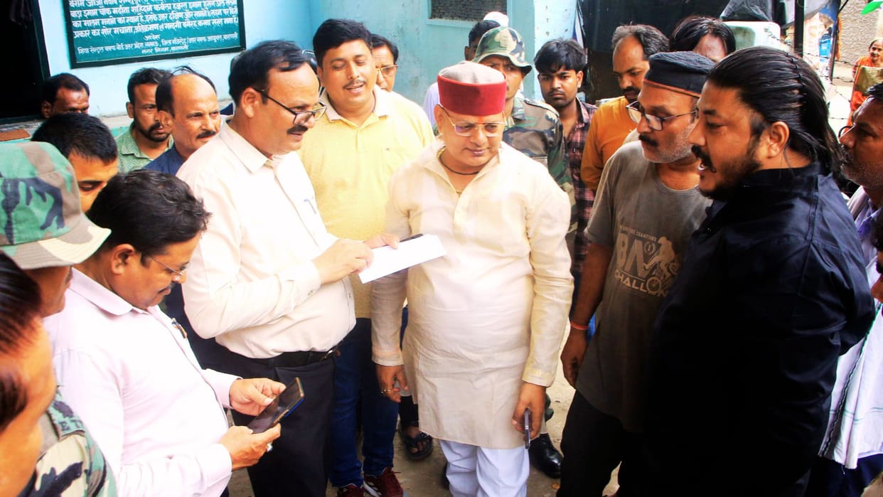 Municipal team which went to remove encroachment from their land had dispute with people of Imambara