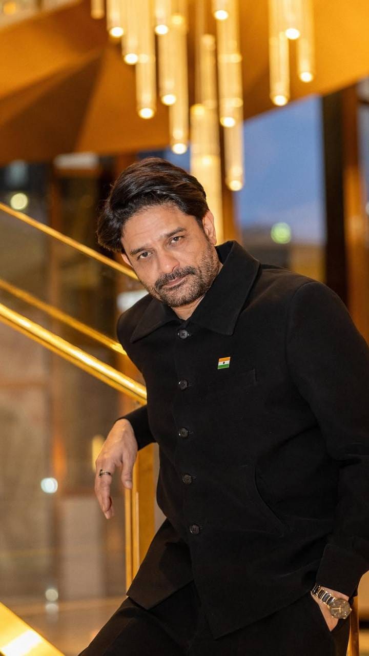 मेलबर्न में छाए जयदीप अहलावत, शेयर किया लुक