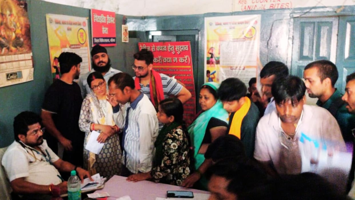 Electricity Crisis wire broke in Ballia doctors suffering from heat left OPD problem in treatment