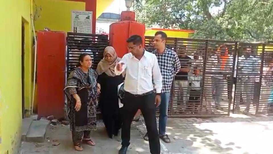 Azam Khan wife and son reached district jail to meet him In Sitapur SP leader was also present