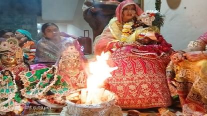 Mathura: 'बांकेबिहारी से किया विवाह...', भक्ति का अनोखा दृश्य, नंदोत्सव में इंदुलेखा बनीं आकर्षण का केंद्र Indulekha became center of attraction in Nand Baba temple of Mathura