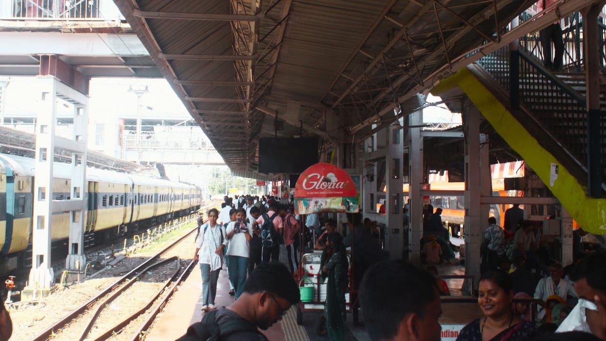 Booking full Deepawali and Chhath No space in Surat Mumbai trains Reservations not possible in October