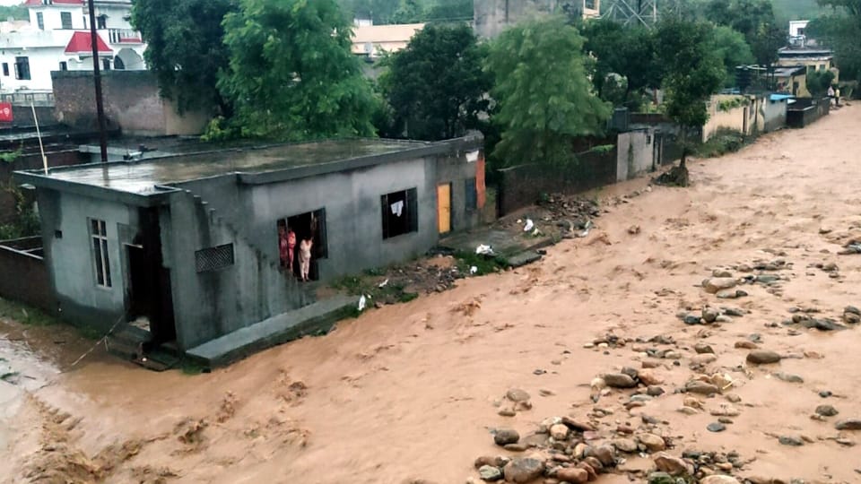 Kathua Cloudburst Update People Rushed to Save Lives as Strong Water Current Hit While Sleeping