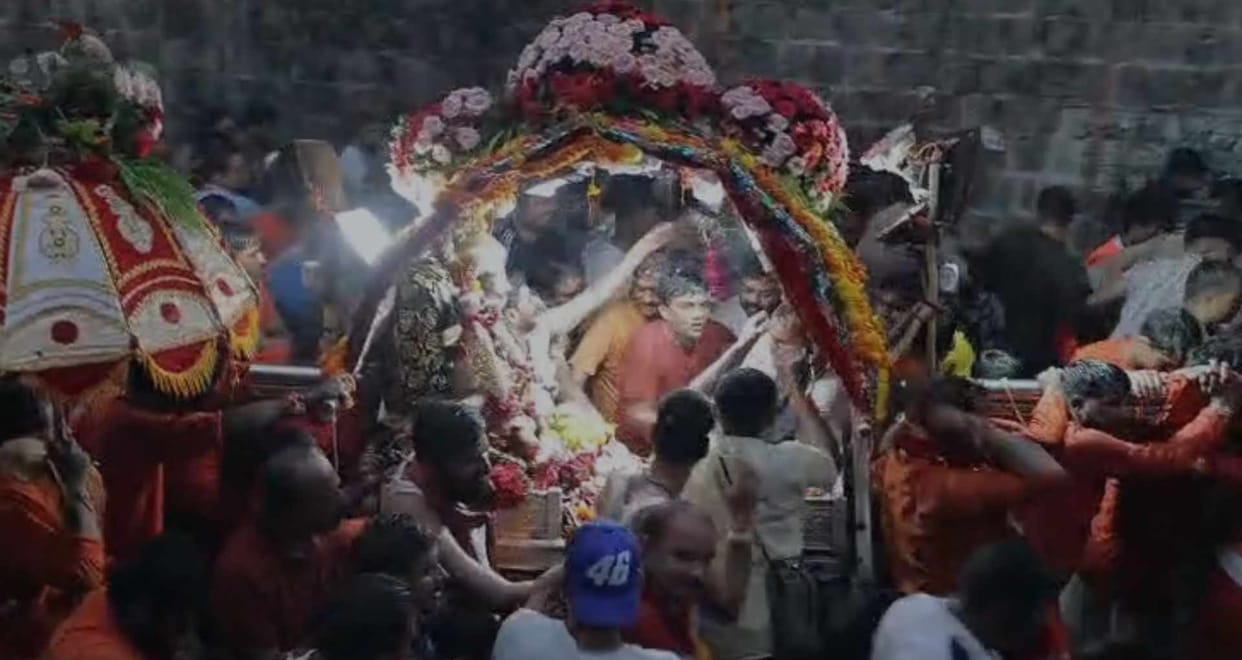ujjain mahakaal chants royal procession cm mohan yadav puja damru chamanjh