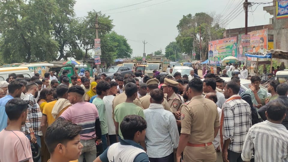 Uproar over death of laborer in Agra