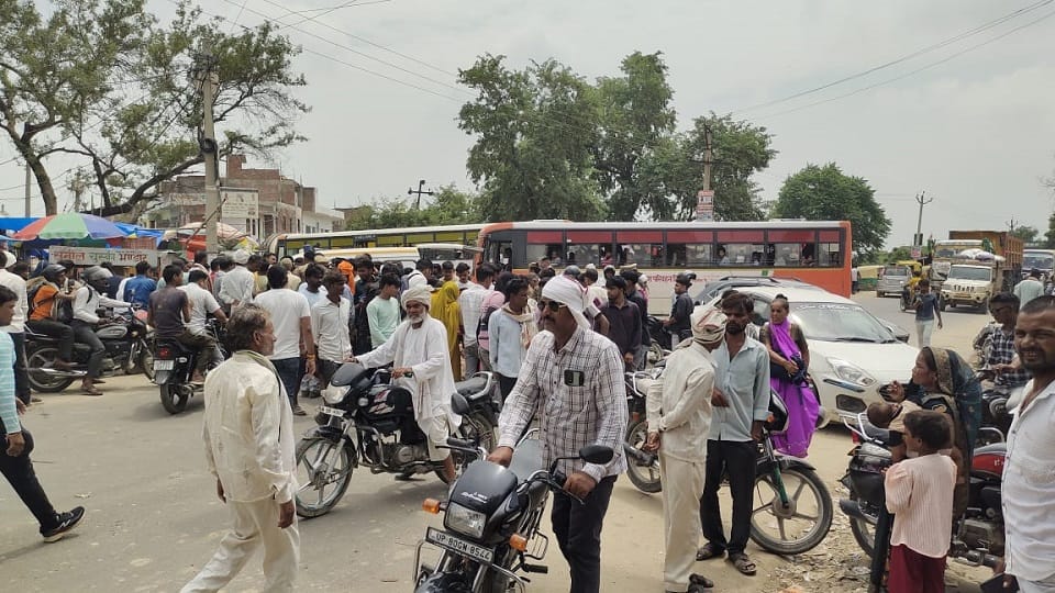 Uproar over death of laborer in Agra