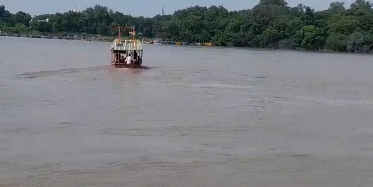 Flood situation in Mathura due to rising water level of Yamuna