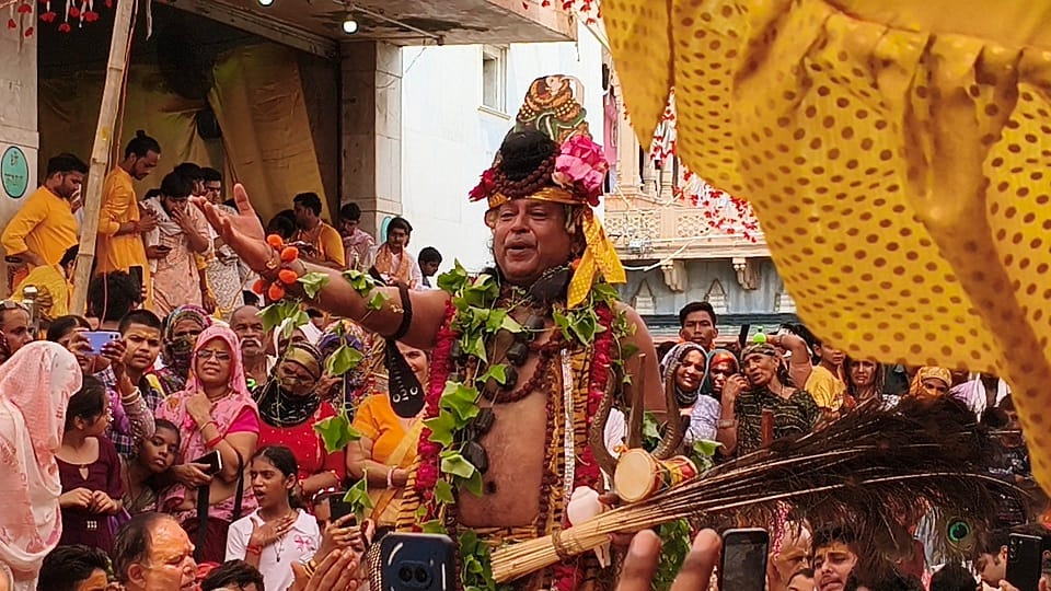 Nandotsav was celebrated on occasion of Shri Krishna Janmashtami in nandgaon in Mathura