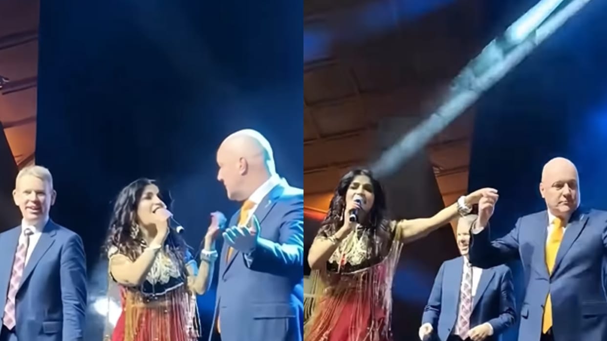 Prime Minister of New Zealand Christopher Luxon Share Stage With Indian Singer Shibani Kashyap