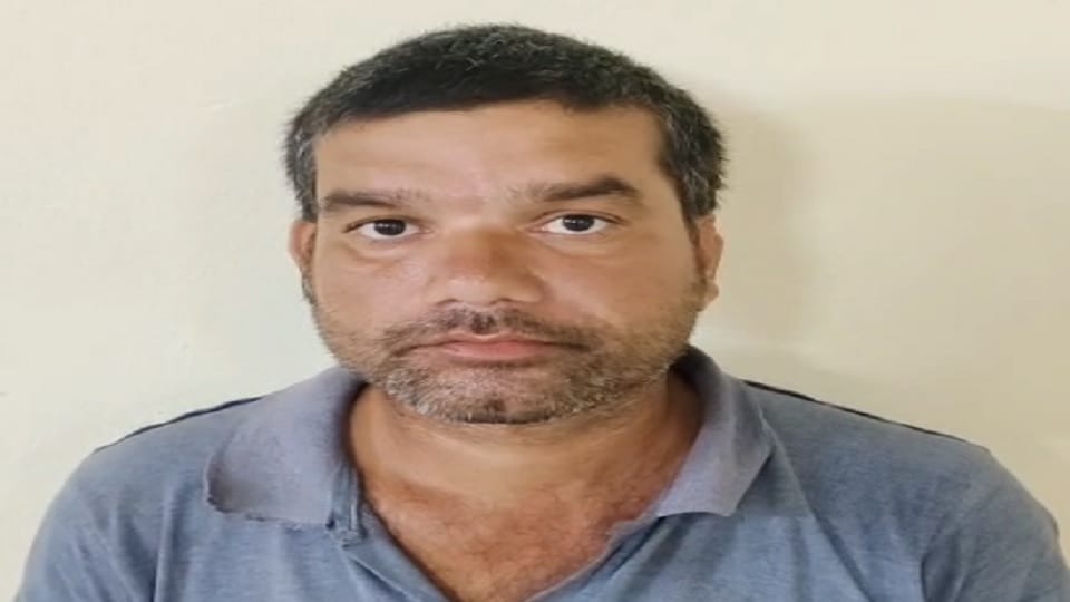 पुलिस की गिरफ्त में आरोपी