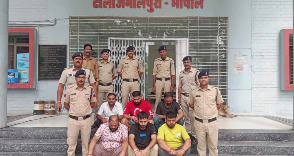 Criminal from Narmadapuram came to gamble arrested along with gang