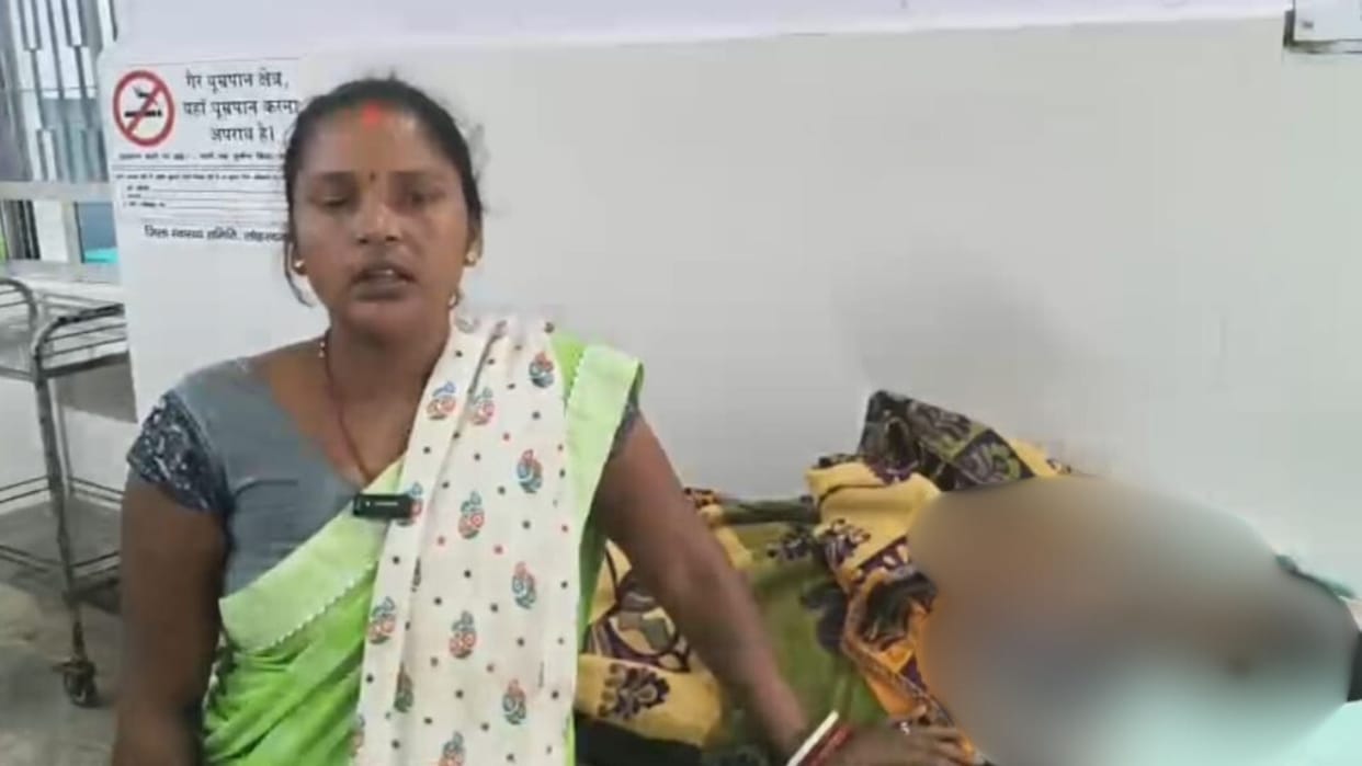 Jharkhand: In Lohardaga, a poisonous snake bit a grandfather and grandson, both died