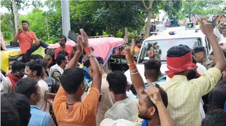 Bihar: स्टूडेंट यूनियन का जोरदार प्रदर्शन, SDM कार्यालय का घेराव कर घुसे सैकड़ों लोग; जानें मामला